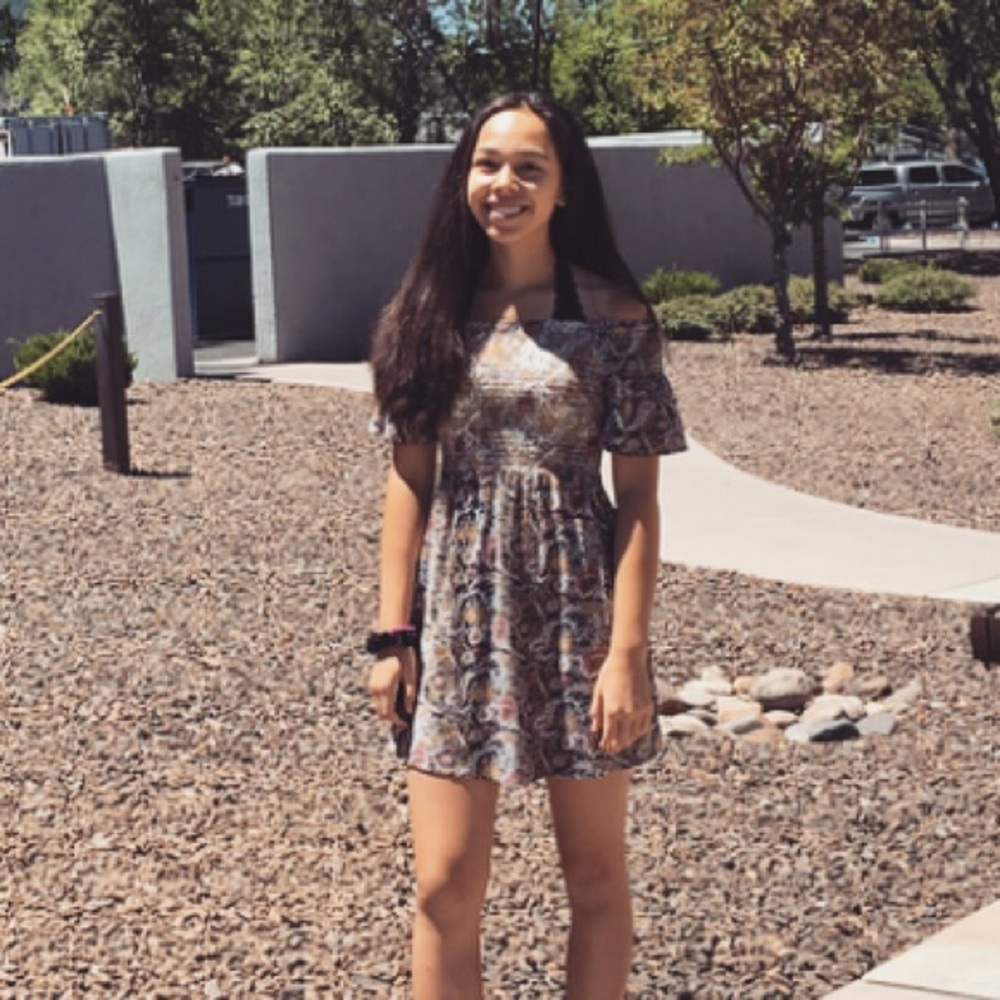 cute off-the-shoulder dress!